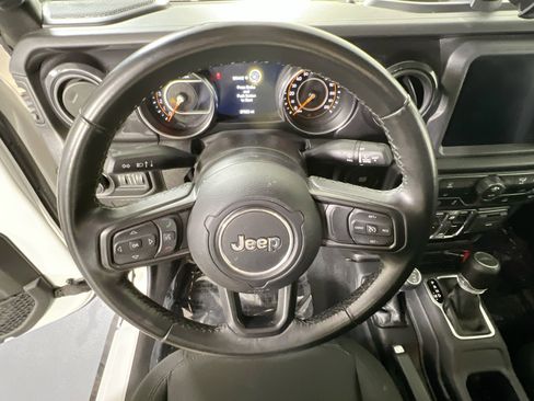 Used 2022 Jeep Gladiator Sport image 11
