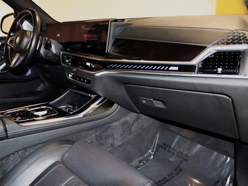 Used 2024 BMW X7 M60i image 68