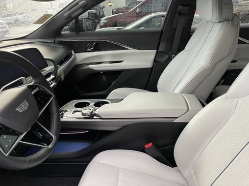 Used 2024 Cadillac Lyriq Sport RWD image 11