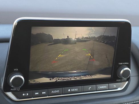 Used 2023 Nissan Rogue SV image 22