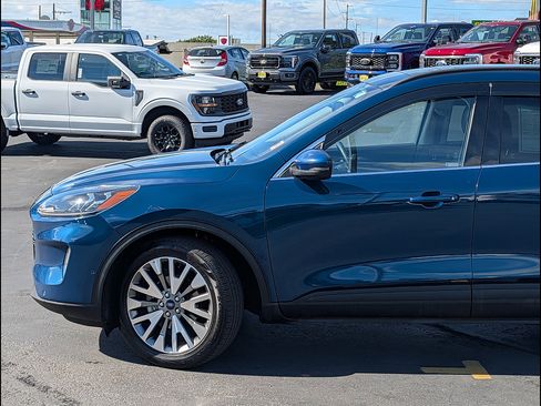 Used 2020 Ford Escape Titanium w/ Titanium Premium Package 2.0 AWD/4WD image 10