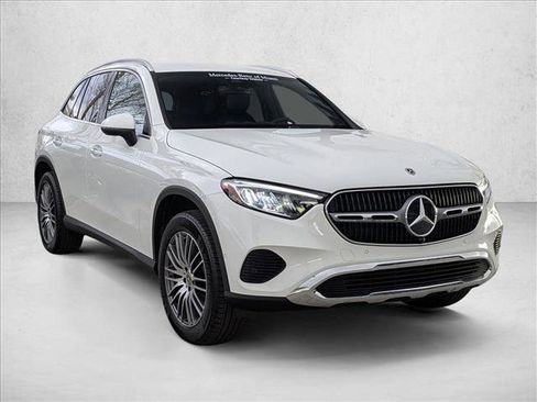 Used 2026 Mercedes-Benz GLC 300 image 3