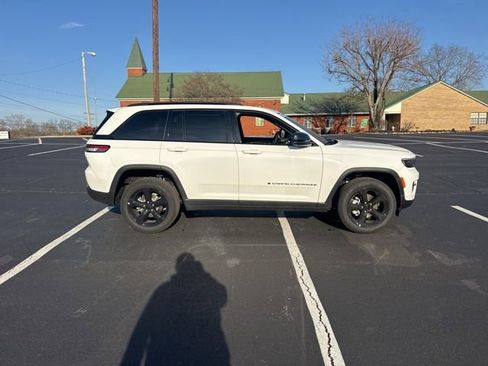 New 2025 Jeep Grand Cherokee Limited w/ Luxury Tech Group II AWD/4WD image 8