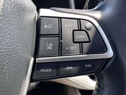 Used 2023 Toyota Highlander XLE AWD/4WD image 20