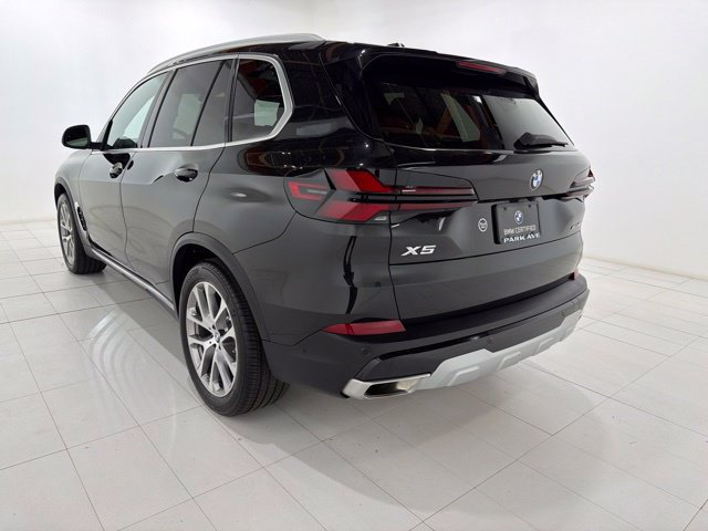 Certified 2024 BMW X5 xDrive40i w/ Parking Assistance Package AWD/4WD image 3