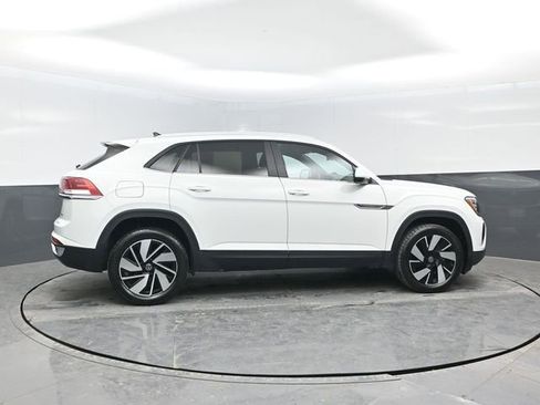 Used 2025 Volkswagen Atlas Cross Sport SE image 3