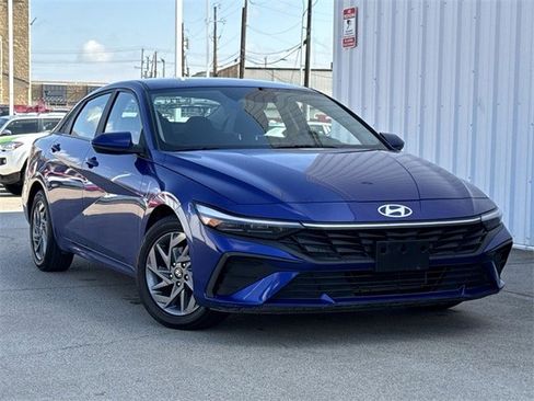 Used 2024 Hyundai Elantra SEL image 2