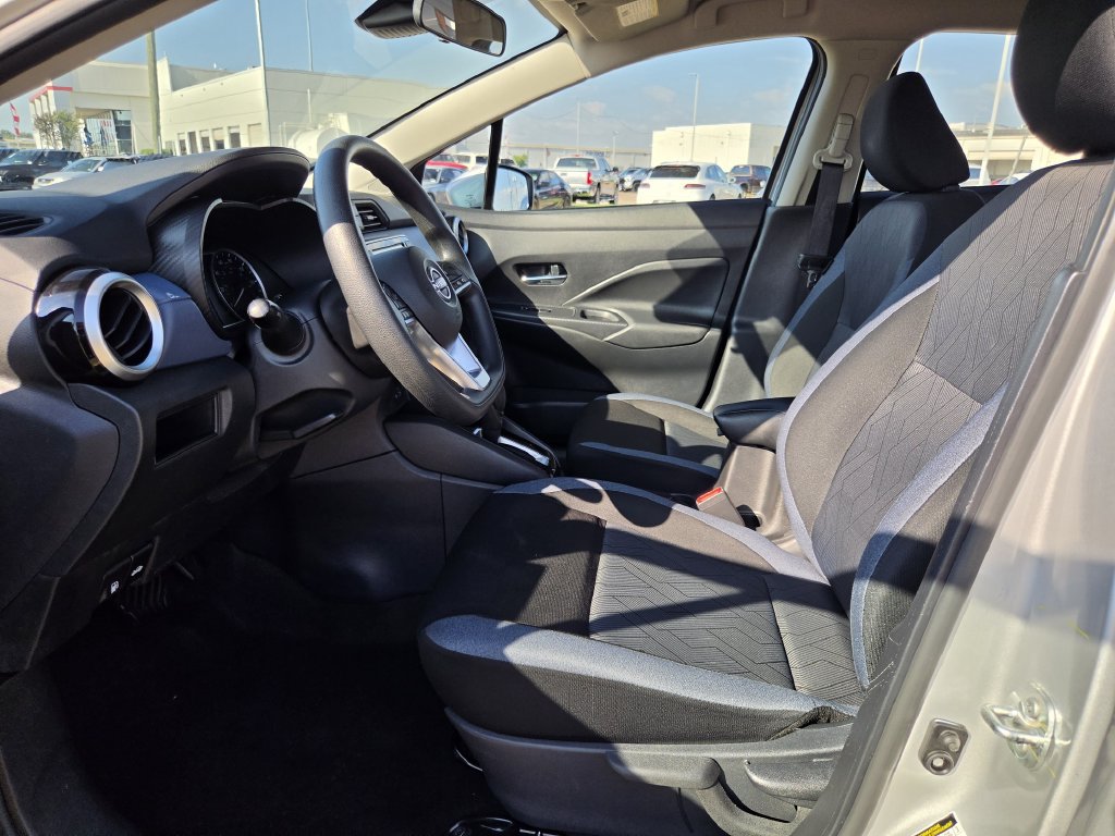 Used 2025 Nissan Versa SV FWD image 25