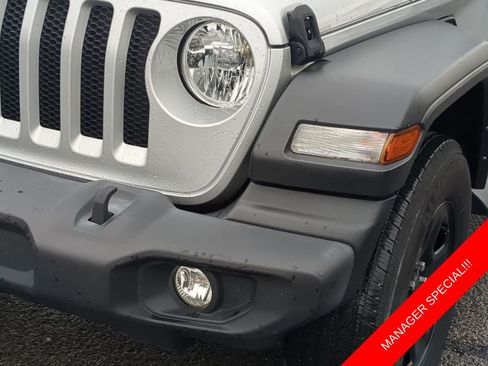 Used 2023 Jeep Wrangler Sport AWD/4WD image 11