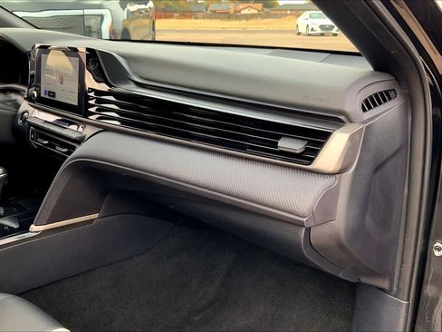 Used 2025 Toyota Camry SE image 18