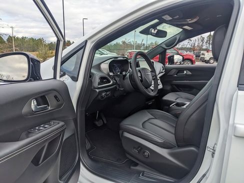 New 2026 Chrysler Pacifica Select image 34