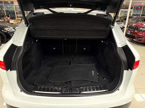 Used 2019 Jaguar F-PACE R-Sport image 36