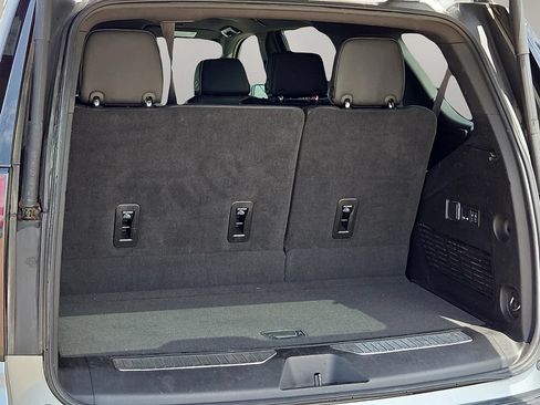 Used 2024 Chevrolet Tahoe Premier RWD image 8