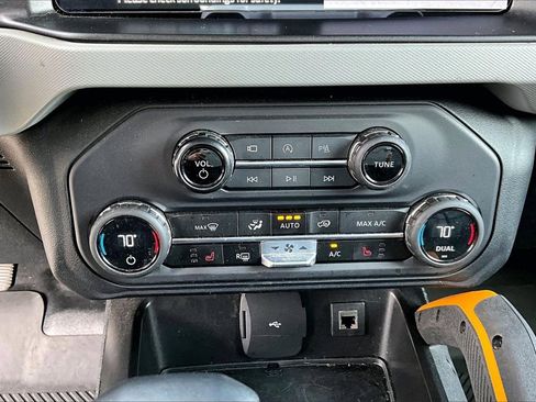 Used 2023 Ford Bronco Badlands w/ Sasquatch Package image 18