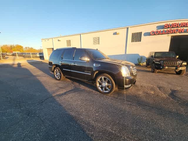 Used 2011 Cadillac Escalade Premium AWD/4WD image 12