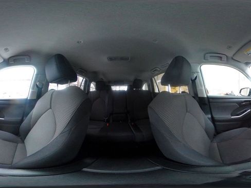 Used 2025 Toyota Highlander LE image 44