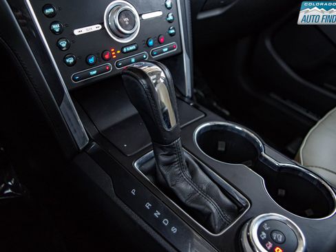 Used 2019 Ford Explorer Platinum image 19