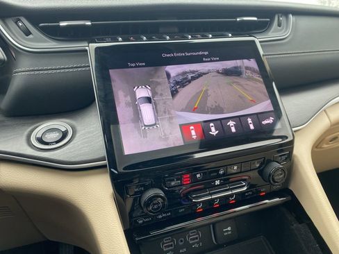 Used 2022 Jeep Grand Cherokee L Limited w/ Luxury Tech Group II image 21