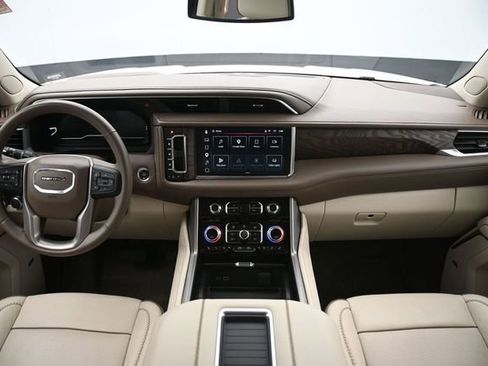 Used 2023 GMC Yukon Denali AWD/4WD image 12