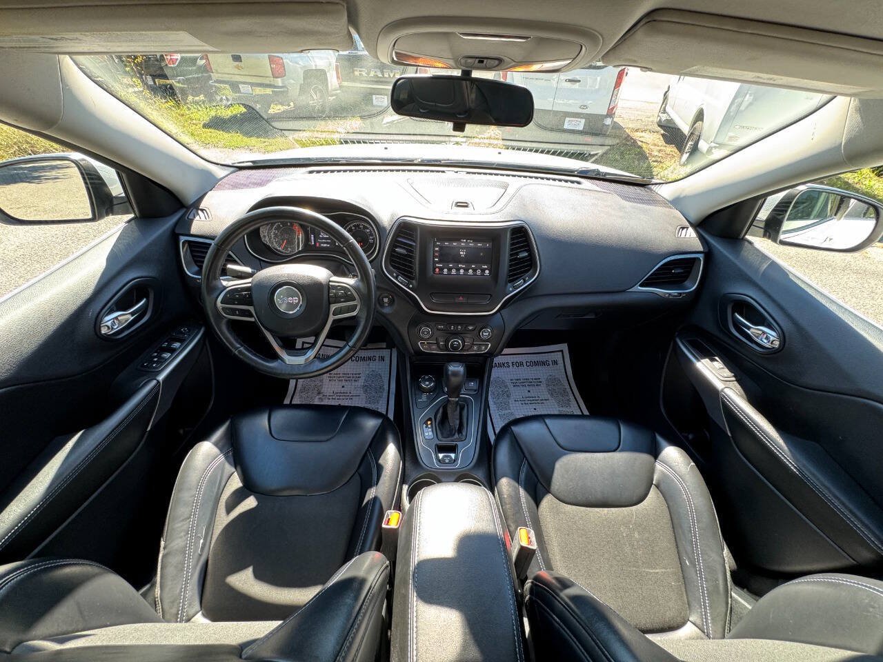 Used 2019 Jeep Cherokee Latitude Plus w/ Cold Weather Group AWD/4WD image 16