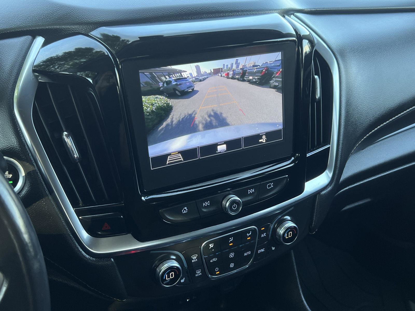 Used 2020 Chevrolet Traverse LT FWD image 3