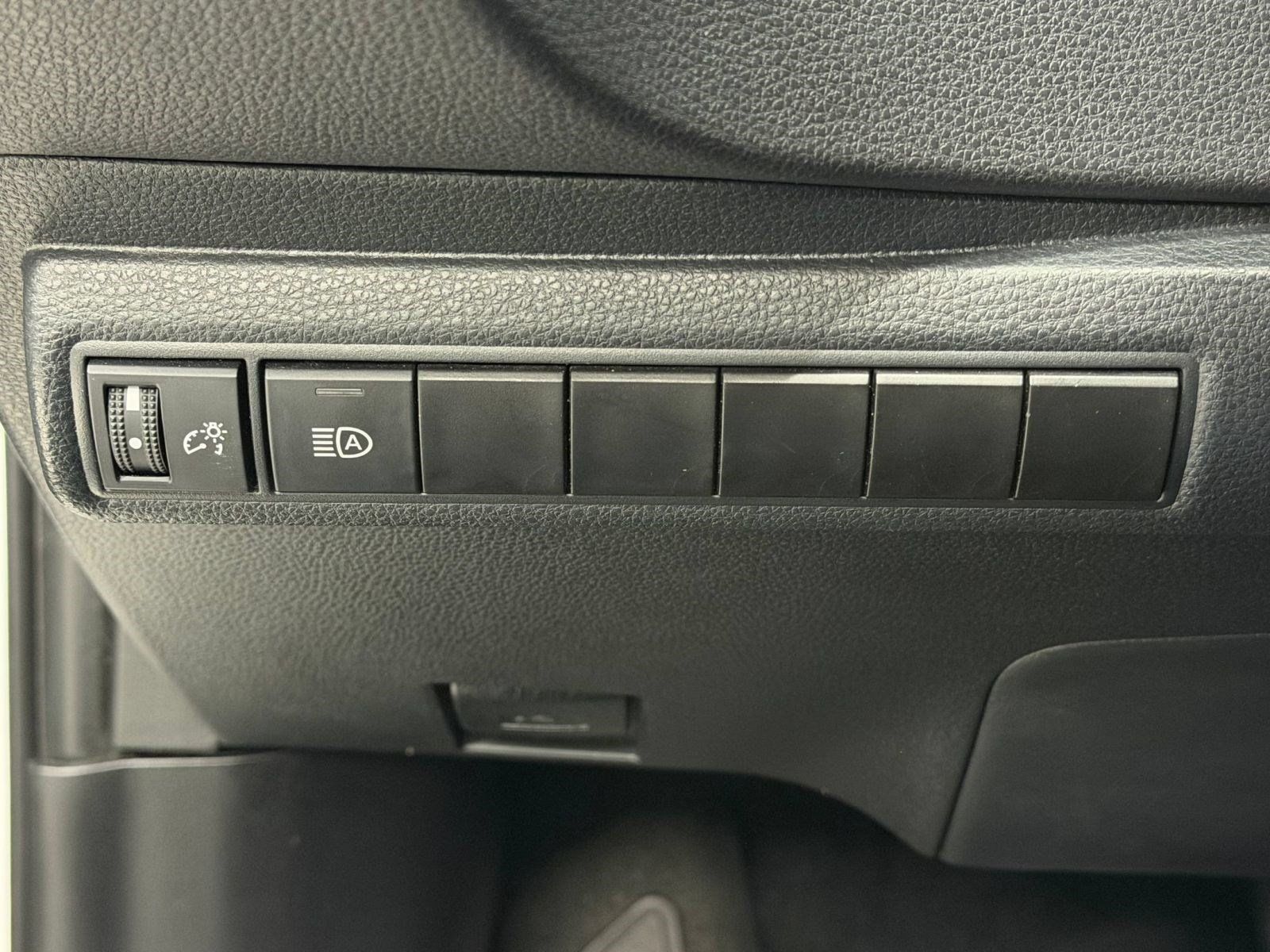 Used 2024 Toyota Corolla LE FWD image 18