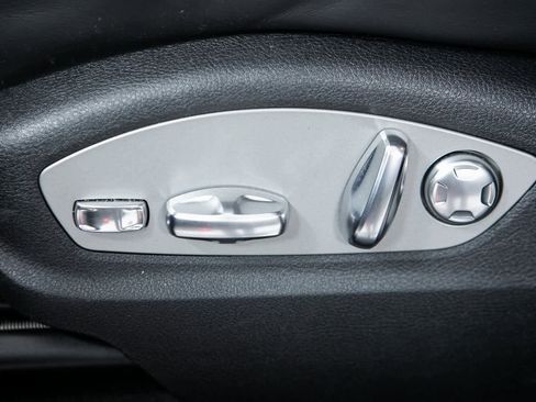 Certified 2025 Porsche Macan image 17