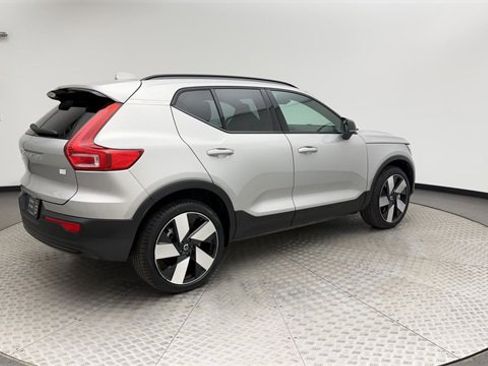 Certified 2023 Volvo XC40 Recharge Ultimate image 2
