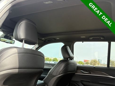 Used 2025 Jeep Grand Cherokee Limited w/ Luxury Tech Group II image 35