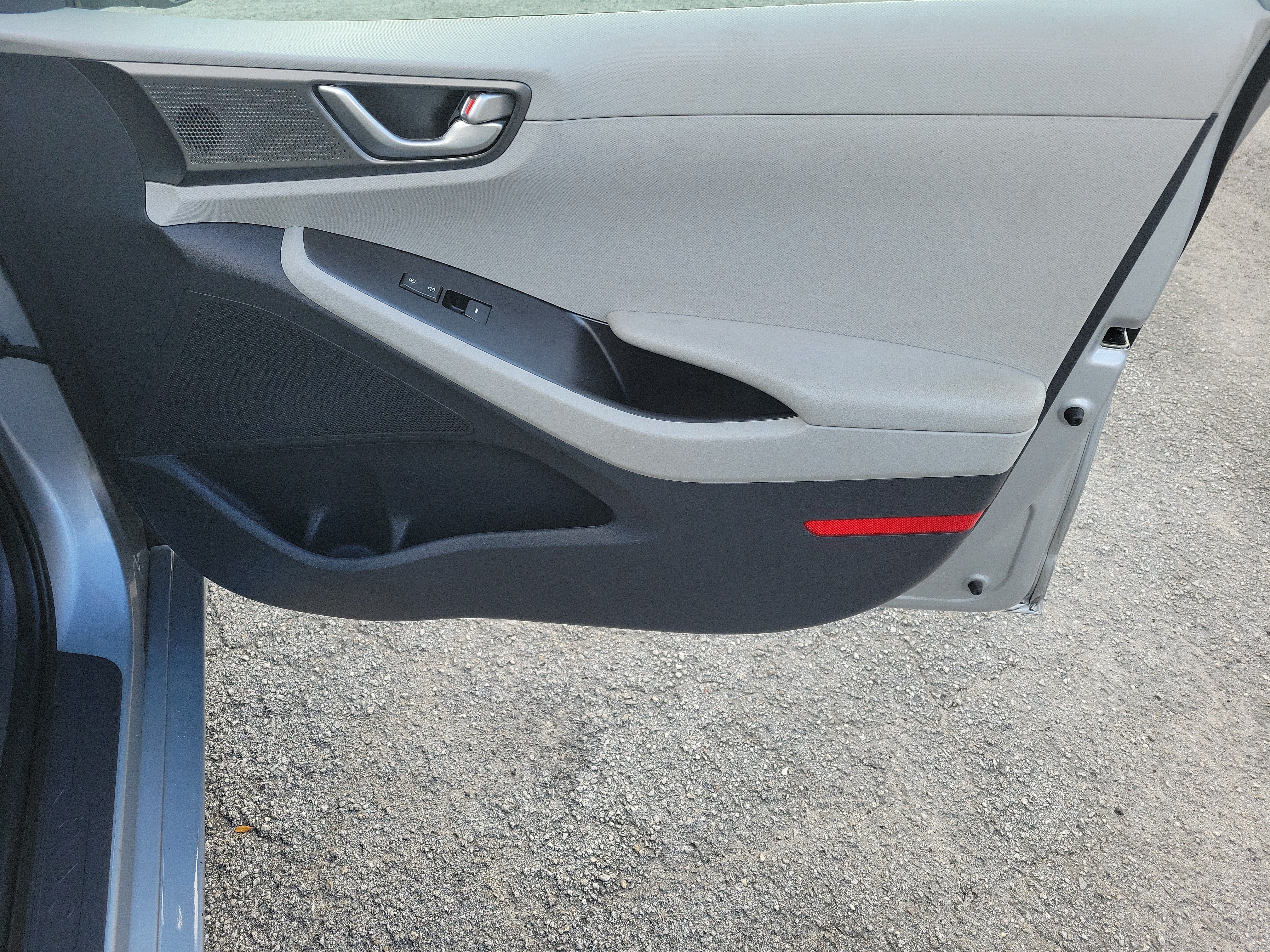 Used 2020 Hyundai Ioniq Blue FWD image 11