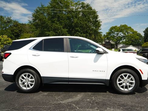 Used 2023 Chevrolet Equinox LT AWD/4WD image 2
