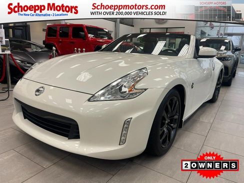 Used 2017 Nissan 370Z Touring image 1