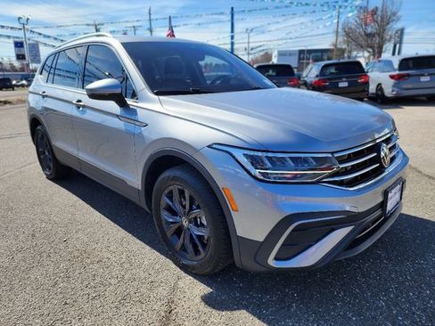 Used 2024 Volkswagen Tiguan SE image 7