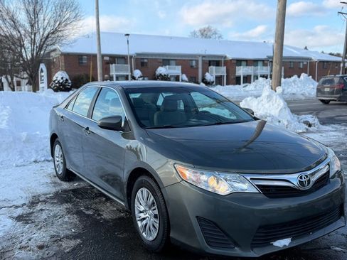 Used 2014 Toyota Camry LE image 5