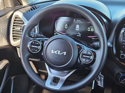 Used 2023 Kia Soul LX w/ LX Technology Package image 11