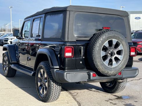 Used 2018 Jeep Wrangler Unlimited Sahara w/ Cold Weather Group image 5