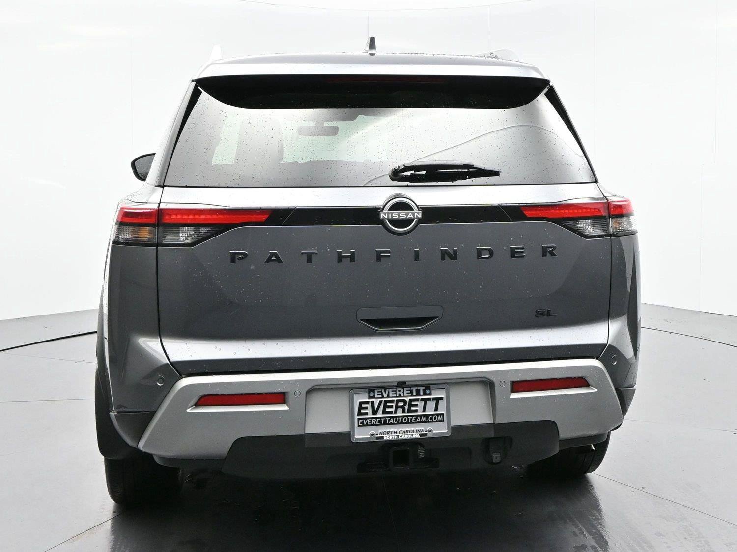 Used 2025 Nissan Pathfinder SL w/ SL Premium Package FWD image 6
