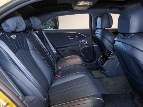 Used 2024 Bentley Flying Spur V8 image 21