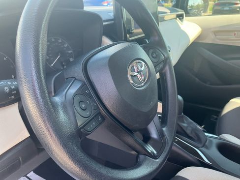Used 2025 Toyota Corolla LE FWD image 9