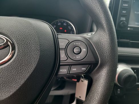Used 2022 Toyota RAV4 LE AWD/4WD image 14