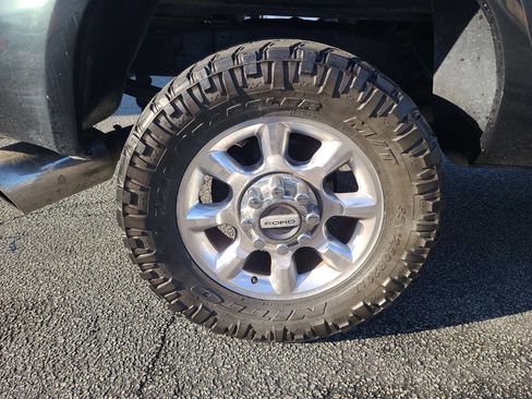 Used 2005 Ford F250 Lariat image 11