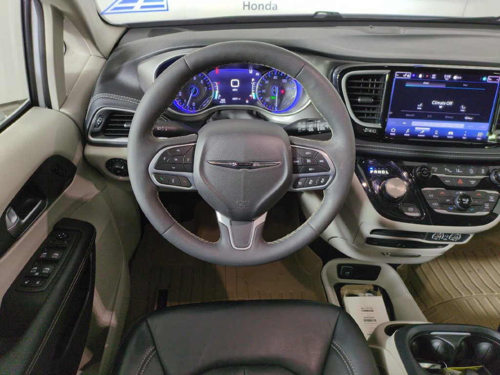 Used 2022 Chrysler Pacifica Touring-L w/ Uconnect Theater Family Group AWD/4WD image 18