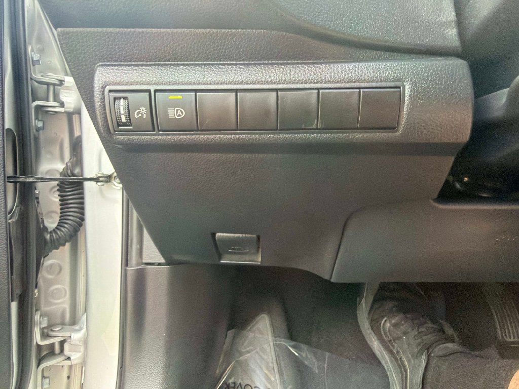 Used 2022 Toyota Corolla LE FWD image 30