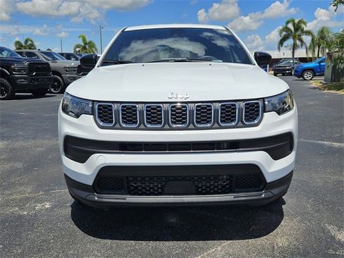 Used 2024 Jeep Compass Sport image 2
