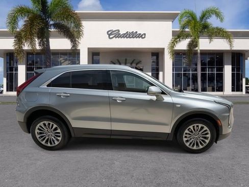 Used 2025 Cadillac XT4 Premium Luxury FWD image 16