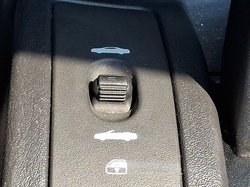 Used 2004 Chrysler Sebring LX FWD image 21