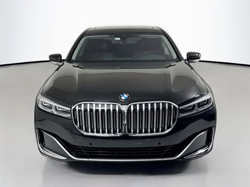 Used 2021 BMW 740i image 11