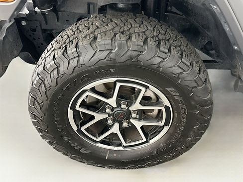 Used 2025 Jeep Wrangler Unlimited Rubicon image 11