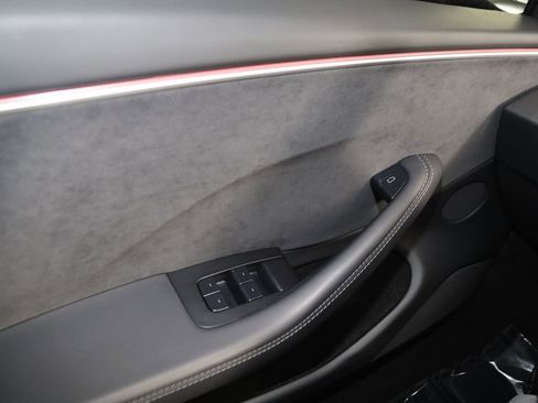 Used 2025 Tesla Model 3 Long Range image 31