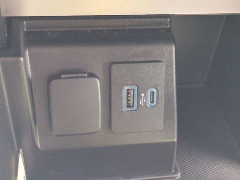 Used 2020 Ford Explorer Platinum image 23